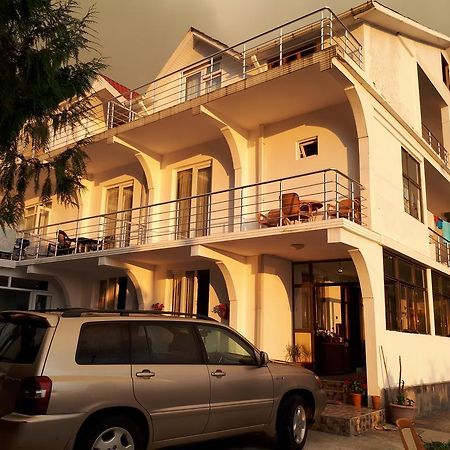 Rezo'S House Hotel Kvariati Exterior foto