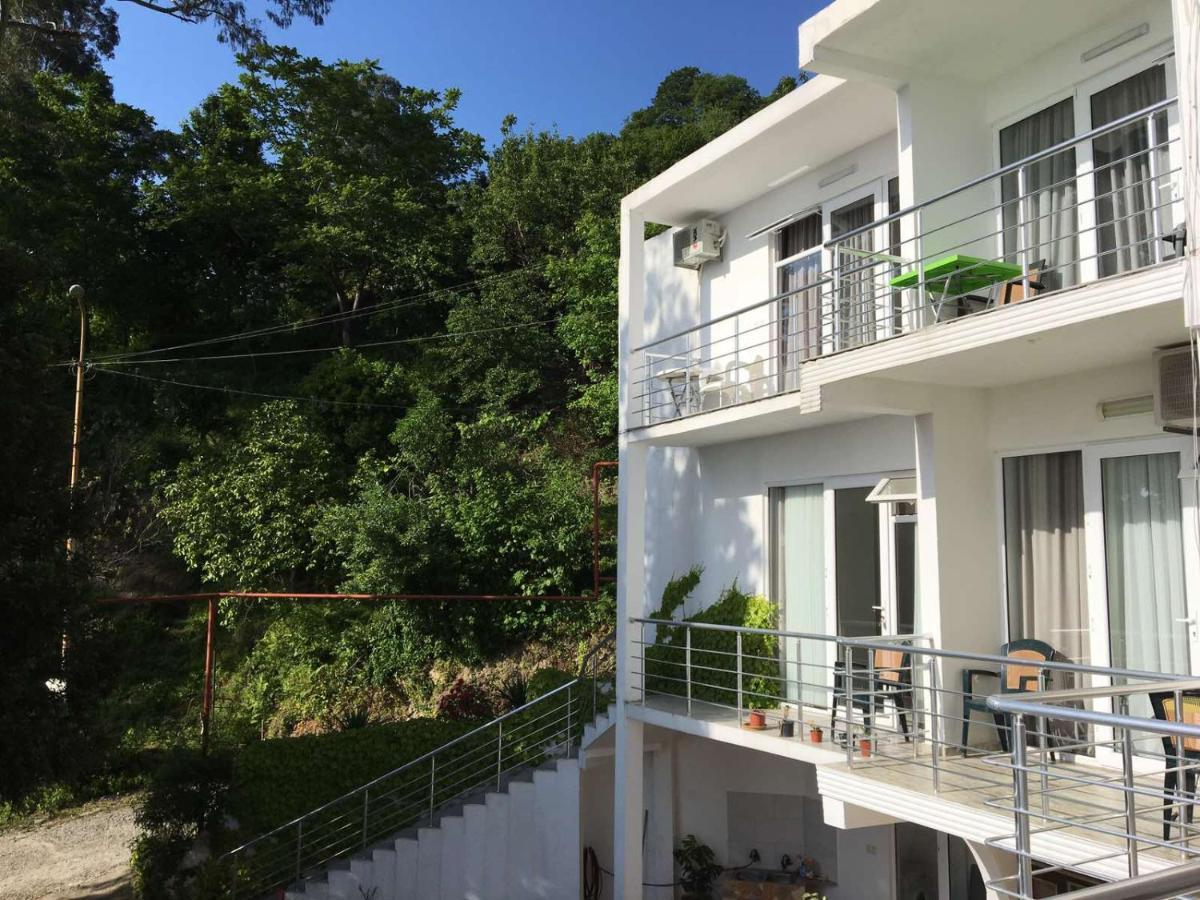 Rezo'S House Hotel Kvariati Exterior foto