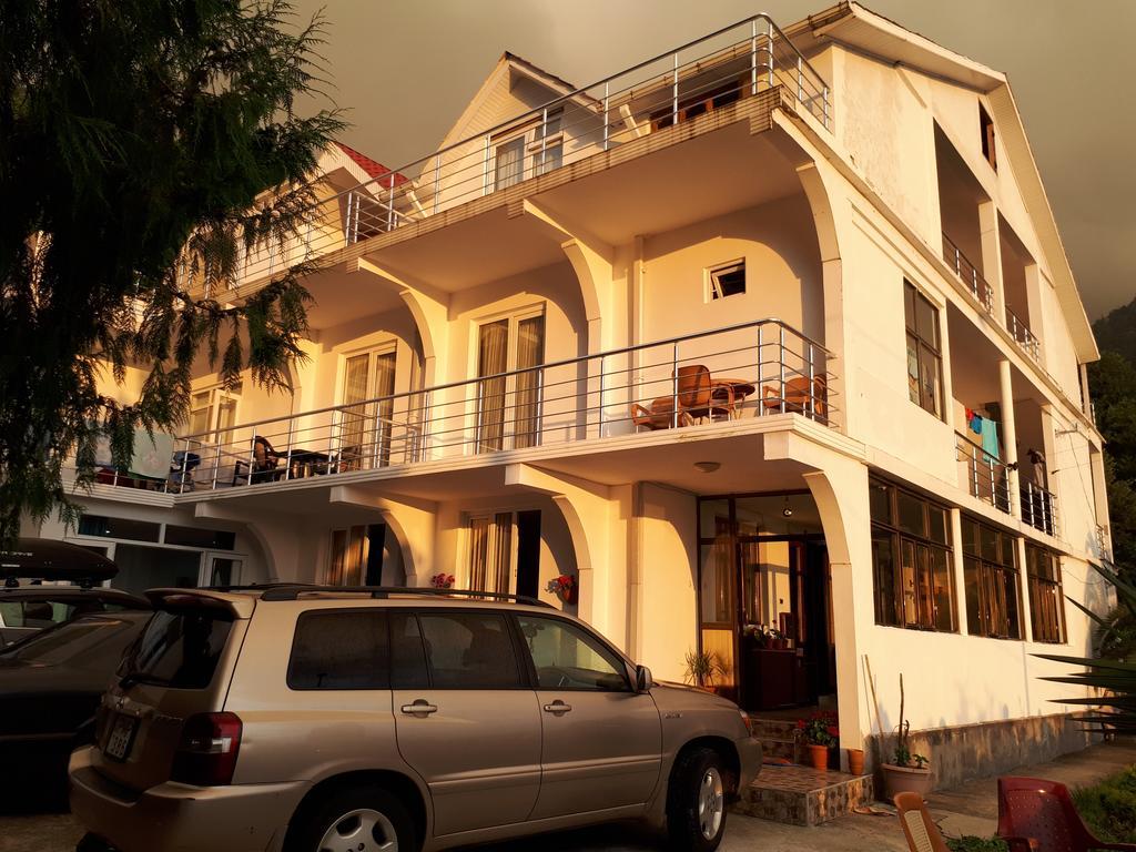 Rezo'S House Hotel Kvariati Exterior foto