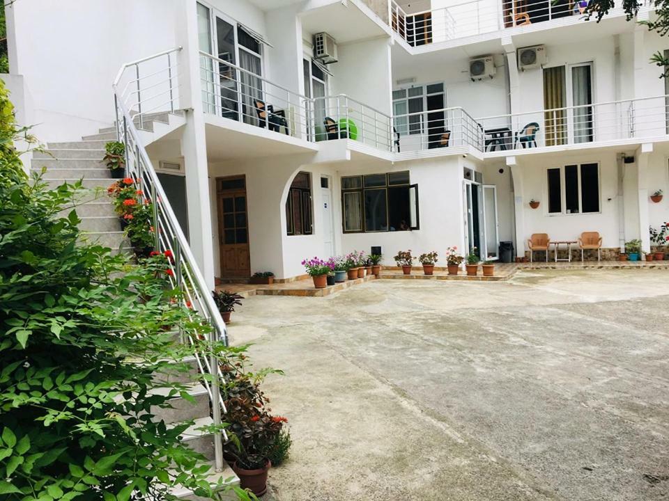 Rezo'S House Hotel Kvariati Exterior foto