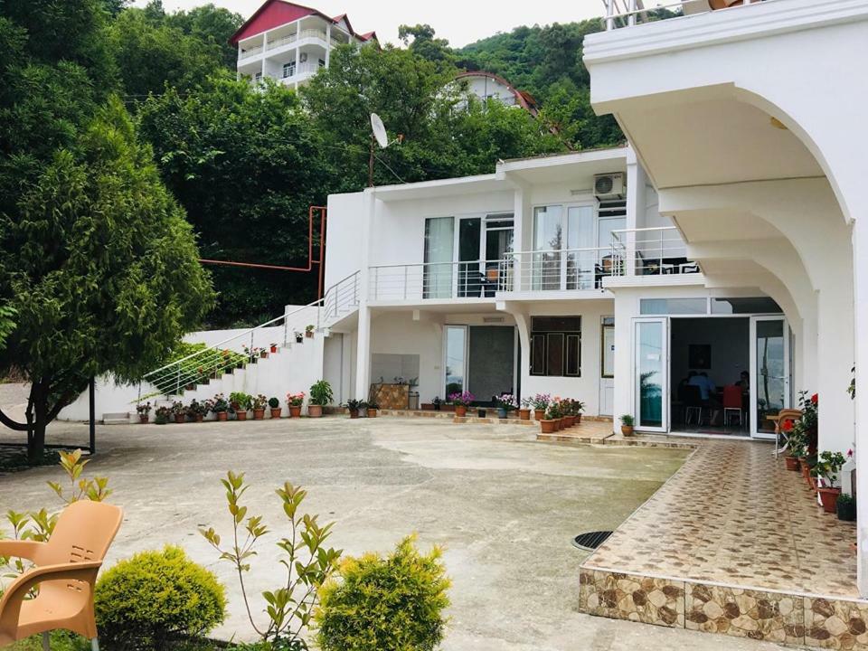 Rezo'S House Hotel Kvariati Exterior foto